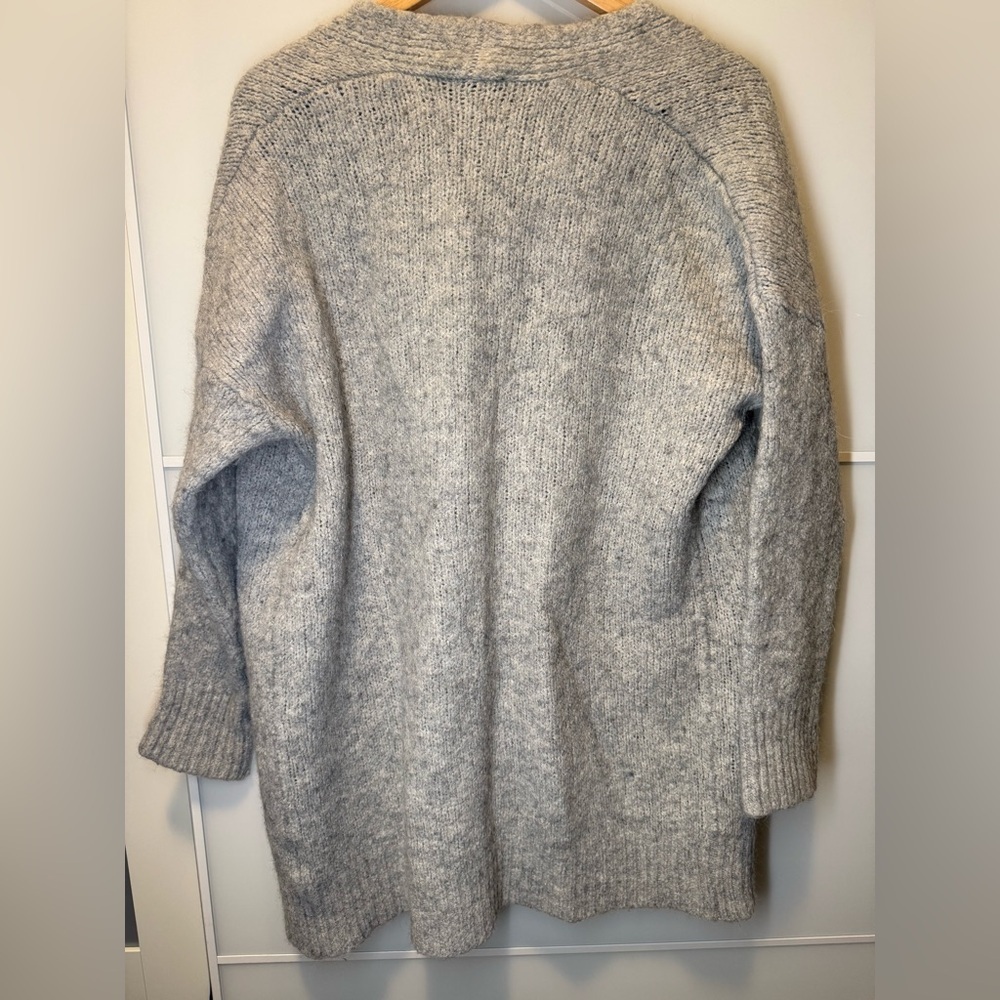 💸CLEARANCE 4/$15💸 Wool Gray Cardigan - Picture 3 of 5